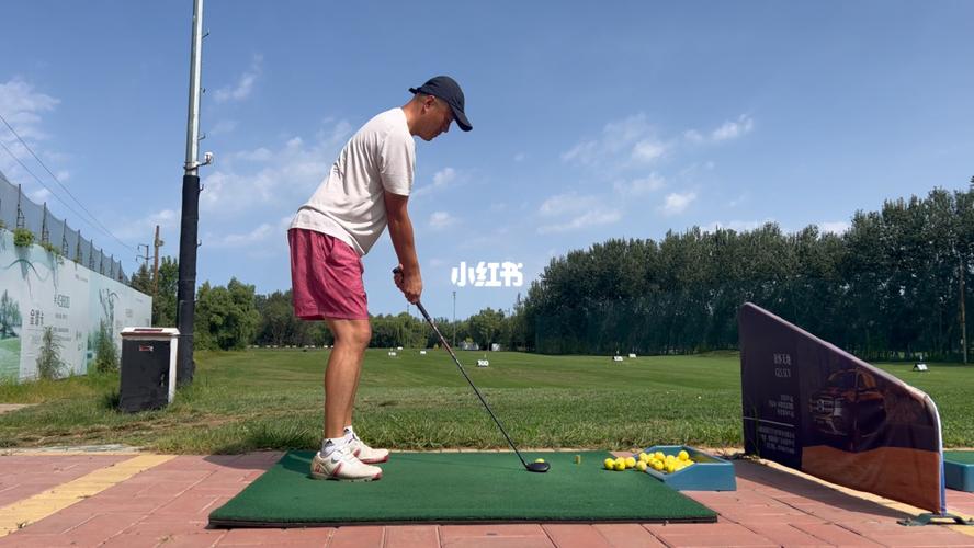 尊龙凯时:职业高尔夫球员的训练方法揭秘,高尔夫训练视频