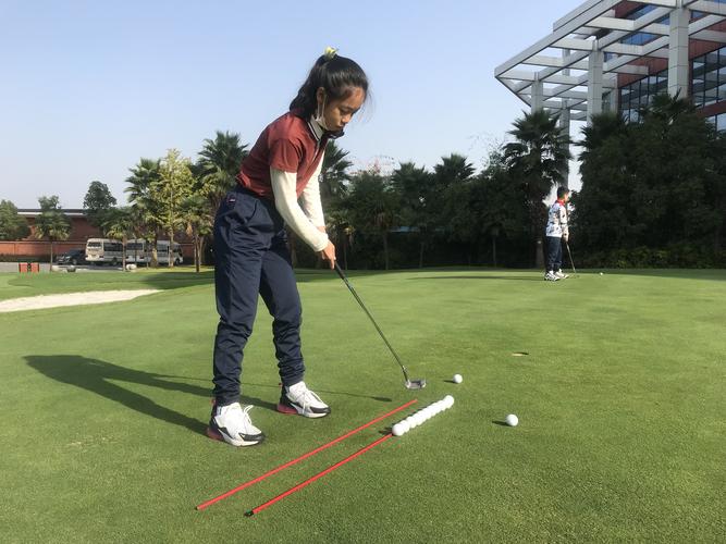尊龙凯时解析:高尔夫比赛中的“推杆”技巧关键。,高尔夫推杆视频教学