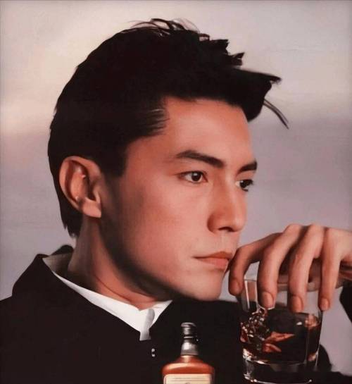 尊龙凯时官网:足球门将扑点球的心理博弈,尊龙台球俱乐部怎么样