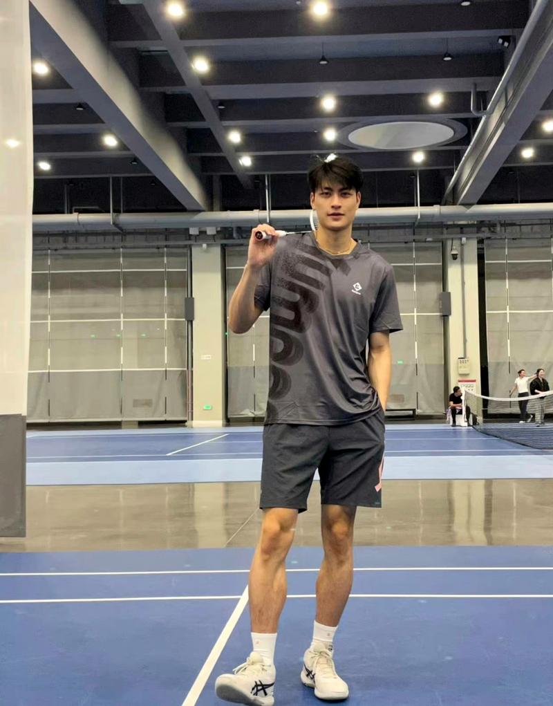 尊龙凯时人生就是博官网:小球运动羽毛球和网球的差异