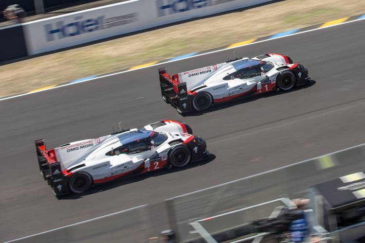 尊龙凯时官网:F1 车手换胎策略与赛道条件匹配,尊龙t200价格