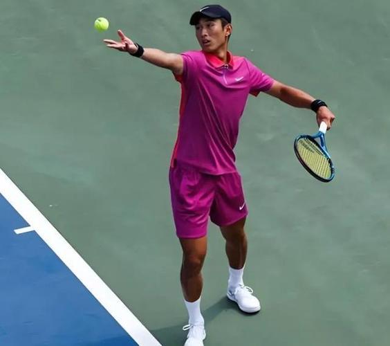 尊龙凯时人生就是博官网:网球双误多是否必然失利,尊龙打网球图片