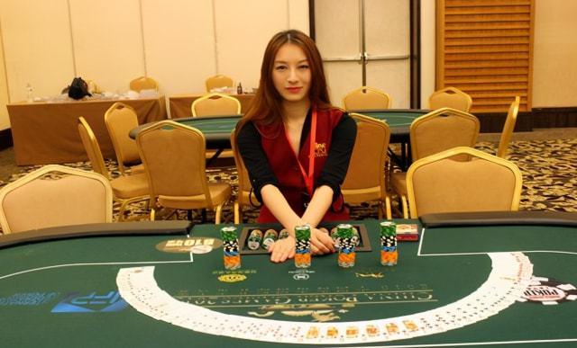 尊龙凯时app热门直播百家乐:与美女荷官互动更刺激