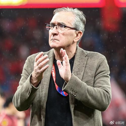 尊龙凯时app：错失冠军后，曼城的调整与再冲击策略，尊龙集团